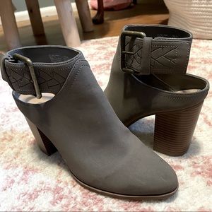 American Eagle chunky heeled booties